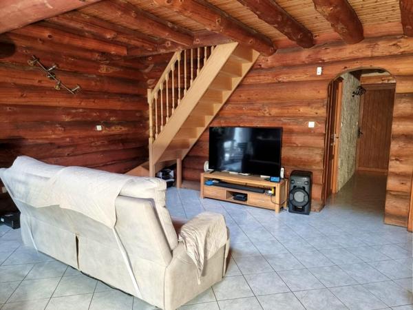 Maison chaleureuse en bois de style canadien