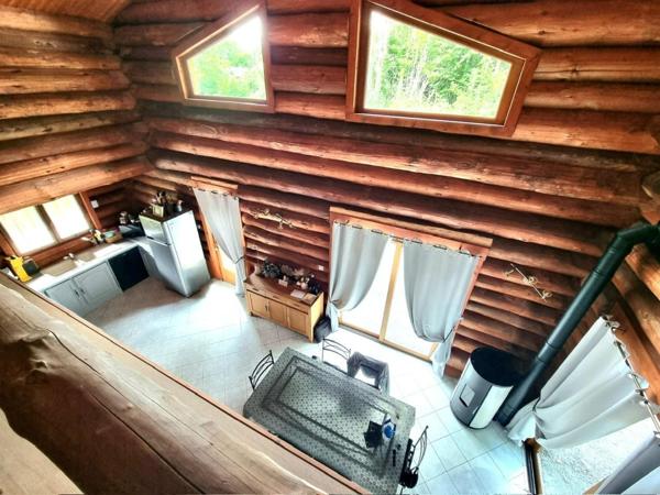 Maison chaleureuse en bois de style canadien