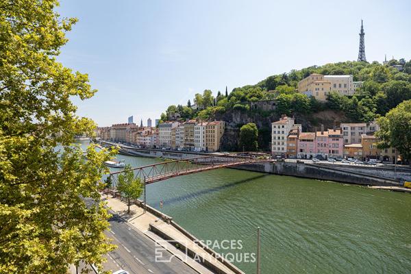 Appartement à l’élégance architecturale suspendue sur la Saône