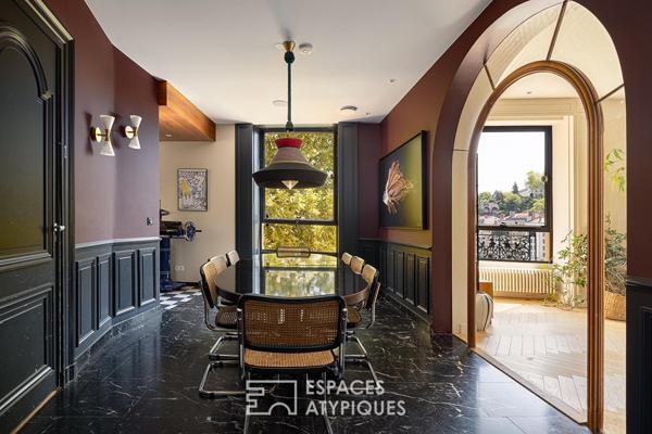 Appartement à l’élégance architecturale suspendue sur la Saône