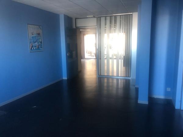 local professionnel 72m²