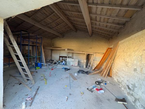 Terrain non constructible avec garage et atelier 730 m2 St Laurent de Cognac