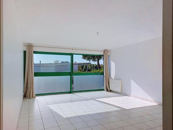 Appartement lumineux avec vue sur le lac, garage et parking au centre de Lamballe