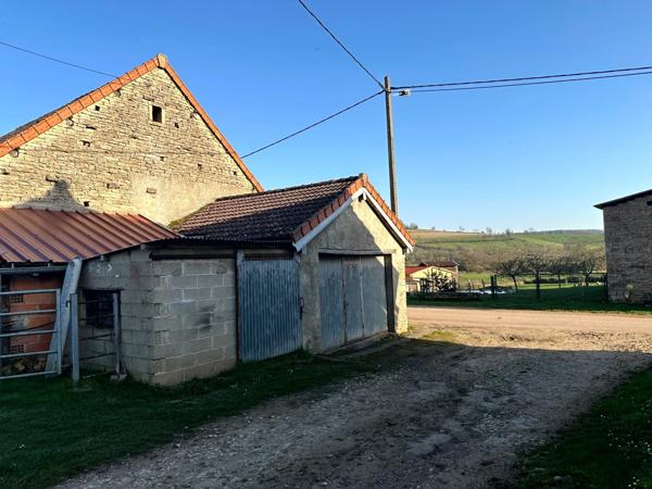 Maison avec grandes dépendances secteur POUILLY EN AUXOIS