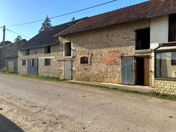Maison avec grandes dépendances secteur POUILLY EN AUXOIS