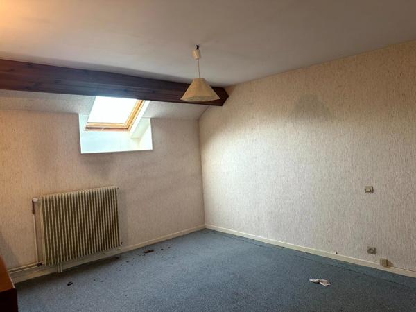 Maison avec grandes dépendances secteur POUILLY EN AUXOIS