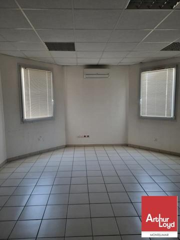 MONTELIMAR - A louer plateaux de bureaux au RDC d'environ 260 m2