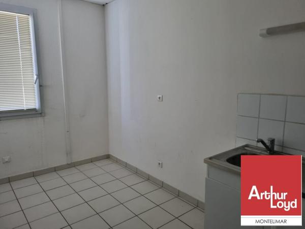 MONTELIMAR - A louer plateaux de bureaux au RDC d'environ 260 m2