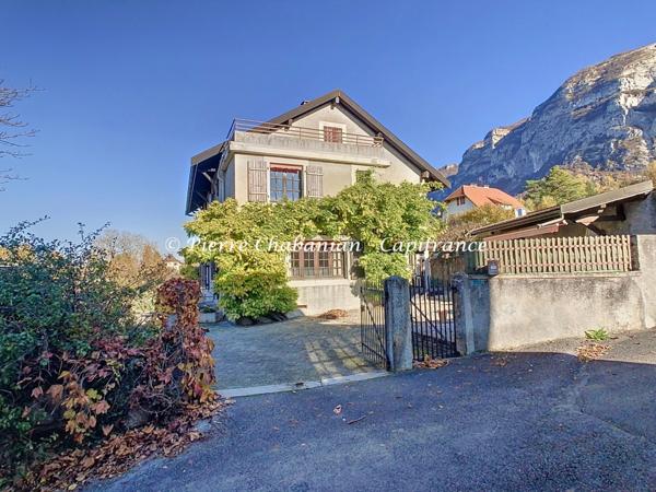 Maison à vendre - 7 pièces - 185 m² habitables - 326 m² au sol - 1359 m² de terrain - vue panoramique - COLLONGES SOUS SALEVE (74)