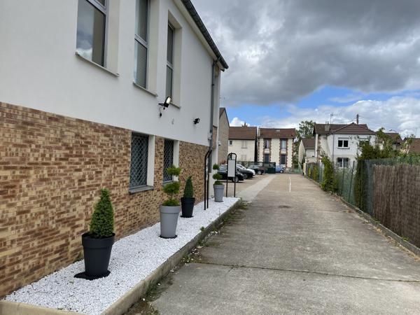 Bureaux à louer à Argenteuil site clos sécurisé et parkings privatifs