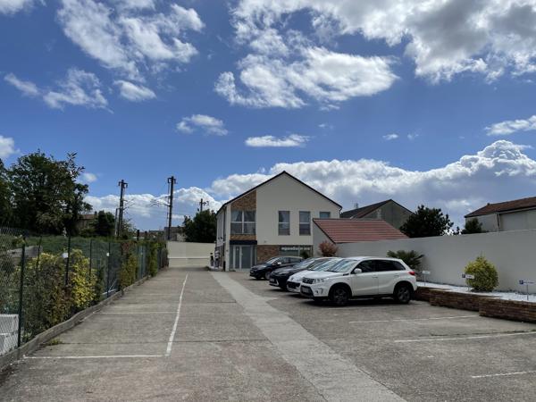Bureaux à louer à Argenteuil site clos sécurisé et parkings privatifs