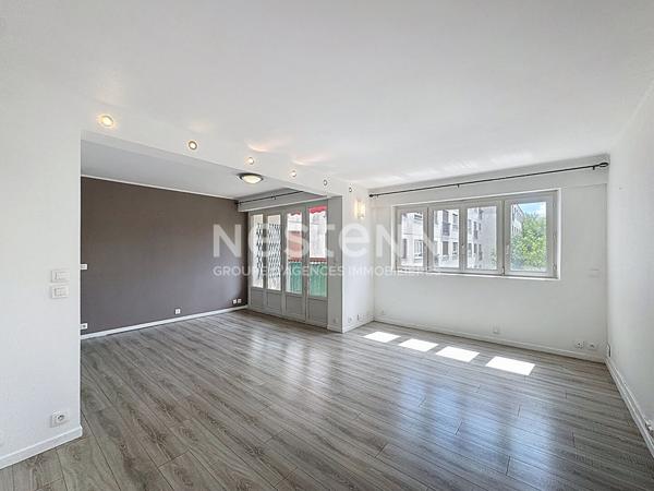 À vendre 5 pièces en excellent état à Chilly-Mazarin, dans résidence familiale avec piscine et tennis, en bordure de la plaine de Balizy