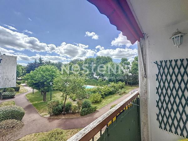 À vendre 5 pièces en excellent état à Chilly-Mazarin, dans résidence familiale avec piscine et tennis, en bordure de la plaine de Balizy