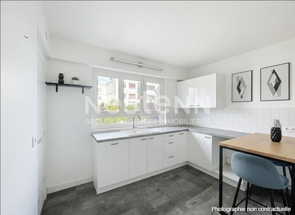 À vendre 5 pièces en excellent état à Chilly-Mazarin, dans résidence familiale avec piscine et tennis, en bordure de la plaine de Balizy