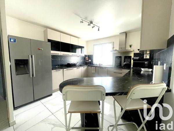 Maison 7 pièces de 132 m² à Dordives (45680)