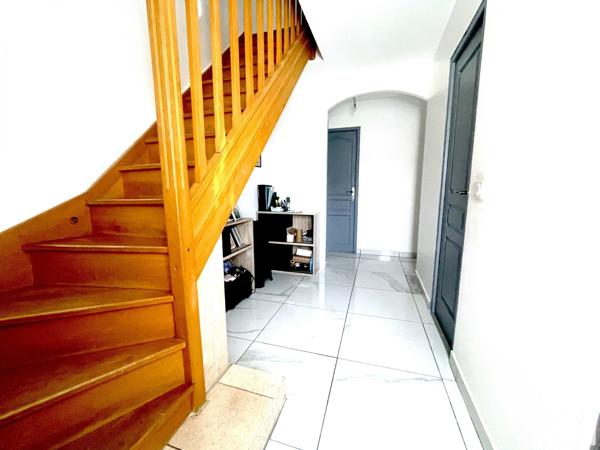Maison 7 pièces de 132 m² à Dordives (45680)