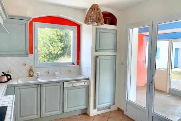 RARE À LA VENTE – MAISON COUP DE CŒUR À 1500 M DE LA PLAGE !