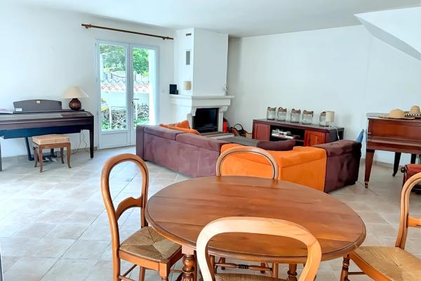 RARE À LA VENTE – MAISON COUP DE CŒUR À 1500 M DE LA PLAGE !