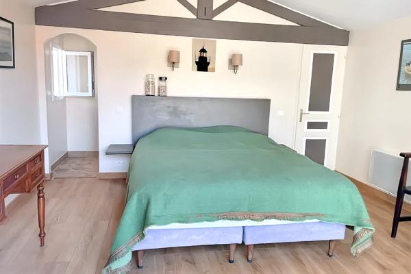 RARE À LA VENTE – MAISON COUP DE CŒUR À 1500 M DE LA PLAGE !