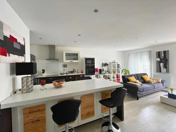 Vente                                                      Appartement
                        
                     2 pièces                      61 m2                     à Peyrehorade