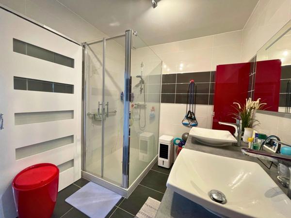 Vente                                                      Appartement
                        
                     2 pièces                      61 m2                     à Peyrehorade