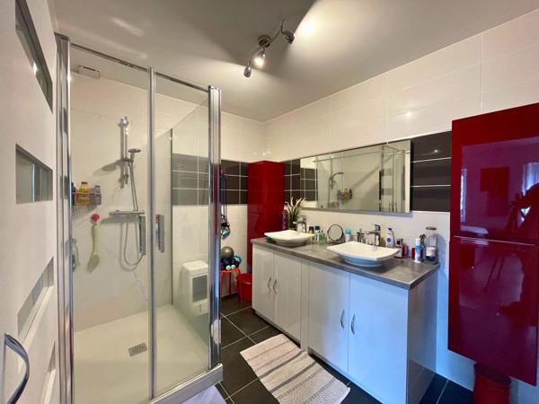 Vente                                                      Appartement
                        
                     2 pièces                      61 m2                     à Peyrehorade