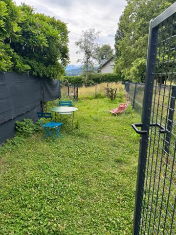 Charmant T1 avec coin nuit séparé, jardin et stationnement privatif