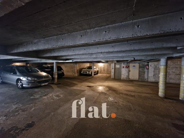 Appartement T4 de 92m2+Place de pkg en s/sol+ balcon / dpe C / 3ème étage / ascenseur