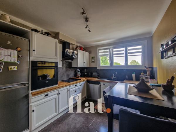 Appartement T4 de 92m2+Place de pkg en s/sol+ balcon / dpe C / 3ème étage / ascenseur