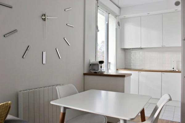 Dpt Marne (51), à louer REIMS, boulevard Pasteur, un appartement T1 au second étage meublé