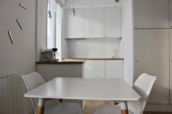 Dpt Marne (51), à louer REIMS, boulevard Pasteur, un appartement T1 au second étage meublé