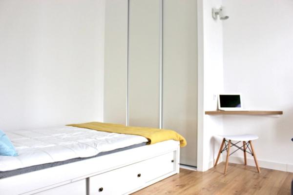 Dpt Marne (51), à louer REIMS, boulevard Pasteur, un appartement T1 au second étage meublé