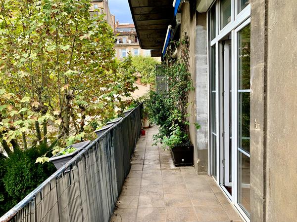 A vendre appartement de type 9 à Marseille 13008 - Quartier PERIER / FARGES