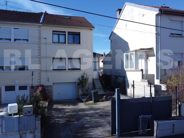 Maison jumelée d’un seul côté – 89 m² Carrez / 120 m² habitables – Mexy