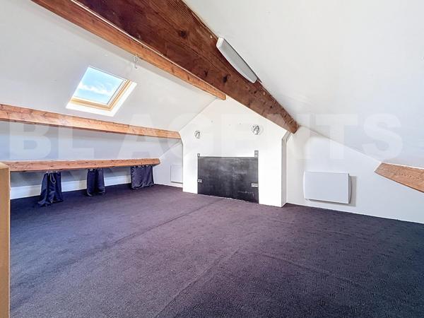 Maison jumelée d’un seul côté – 89 m² Carrez / 120 m² habitables – Mexy