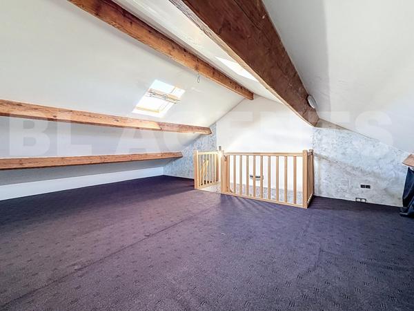 Maison jumelée d’un seul côté – 89 m² Carrez / 120 m² habitables – Mexy