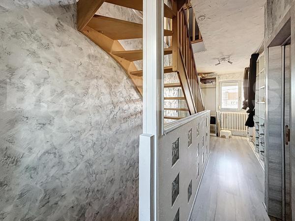 Maison jumelée d’un seul côté – 89 m² Carrez / 120 m² habitables – Mexy