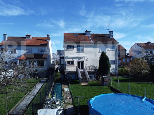 Maison jumelée d’un seul côté – 89 m² Carrez / 120 m² habitables – Mexy