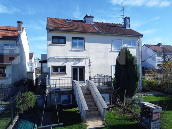 Maison jumelée d’un seul côté – 89 m² Carrez / 120 m² habitables – Mexy