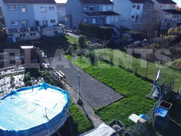 Maison jumelée d’un seul côté – 89 m² Carrez / 120 m² habitables – Mexy