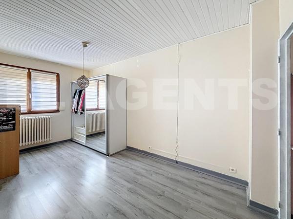 Maison jumelée d’un seul côté – 89 m² Carrez / 120 m² habitables – Mexy