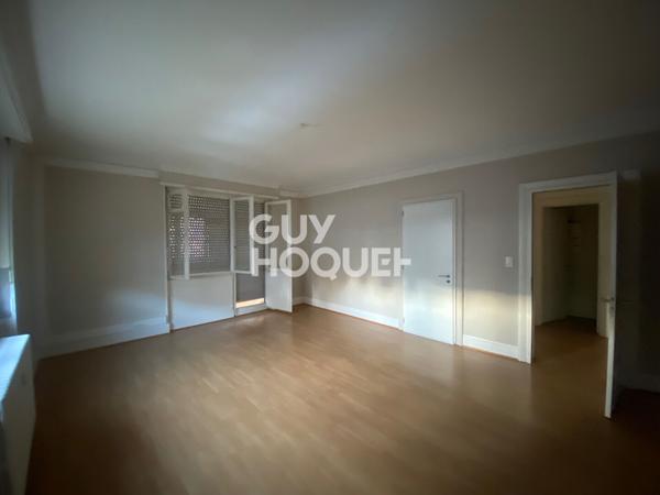 Bureaux à louer de 173 m² à Mulhouse, proche commodités et transports