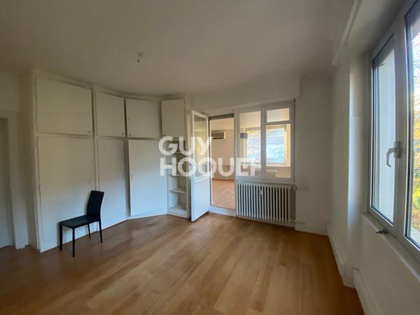 Bureaux à louer de 173 m² à Mulhouse, proche commodités et transports