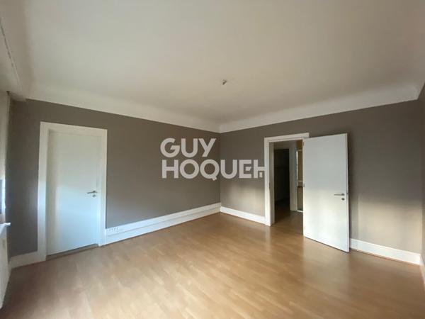Bureaux à louer de 173 m² à Mulhouse, proche commodités et transports