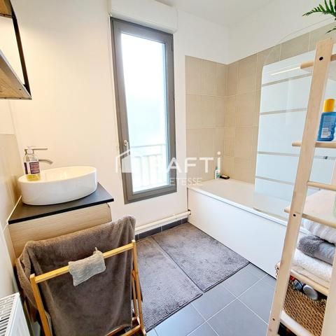 Deux pièces avec 17 m2 de terrasse et un parking sous-sol.