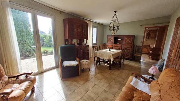 Maison individuelle à vendre à Plounévézel dans le Finistère (29270), ref : 29066-1031797