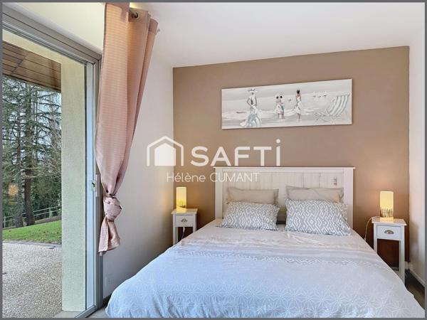 Maison d'architecte d'exception avec une vue à couper le souffle, au coeur d'un parc arboré.