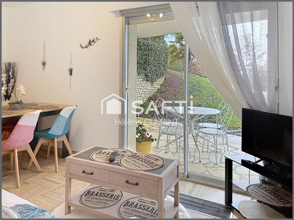 Maison d'architecte d'exception avec une vue à couper le souffle, au coeur d'un parc arboré.