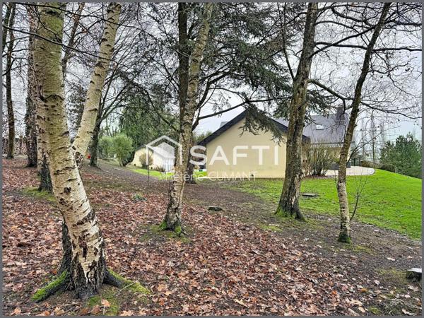 Maison d'architecte d'exception avec une vue à couper le souffle, au coeur d'un parc arboré.