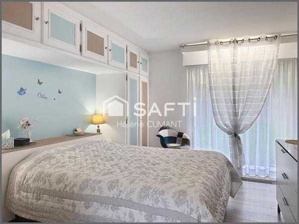 Maison d'architecte d'exception avec une vue à couper le souffle, au coeur d'un parc arboré.